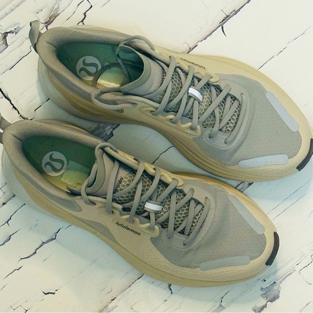 Lululemon tennis Shoes WORN TWICE on carpet.